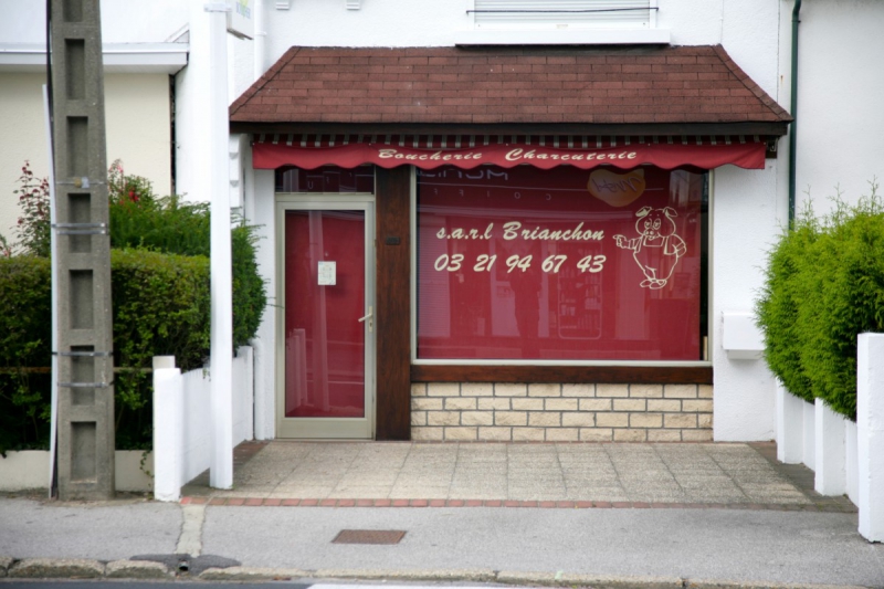 vitrine-AUVARE-min_france_frankreich_commerce_frankrijk_francia_delicatessen_butchery_charcuterie-424328